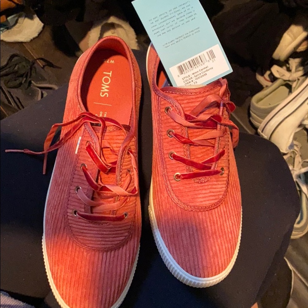 Brand New TOMS Corduroy Tennis Shoes 7.5 Women’s